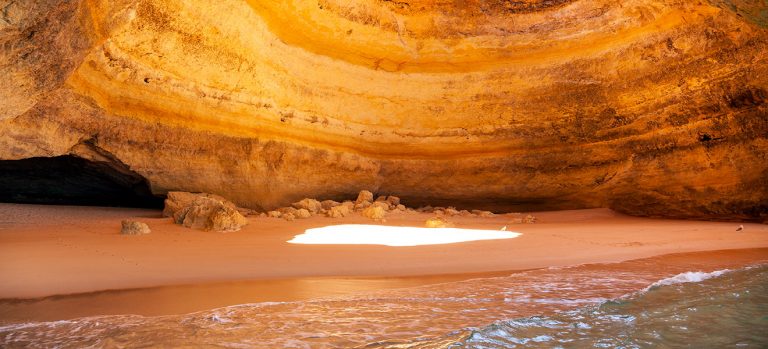 As 18 melhores praias do Algarve que não pode perder este Verão