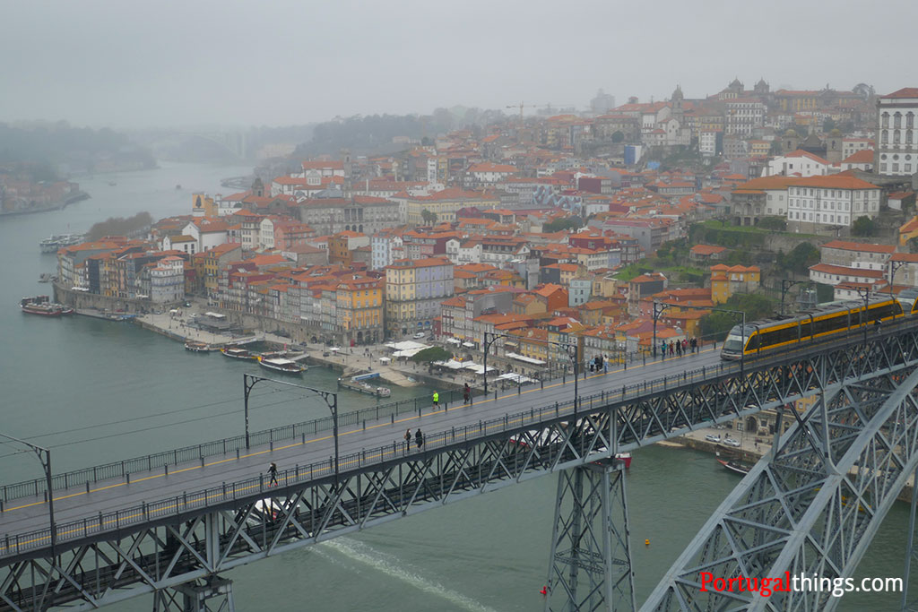 How to travel to Porto