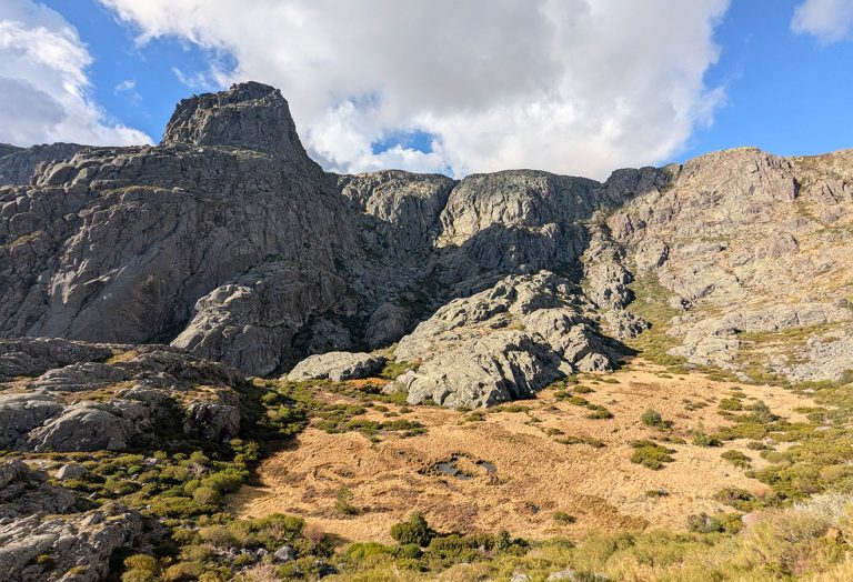rota do maciço central na serra da estrela cover