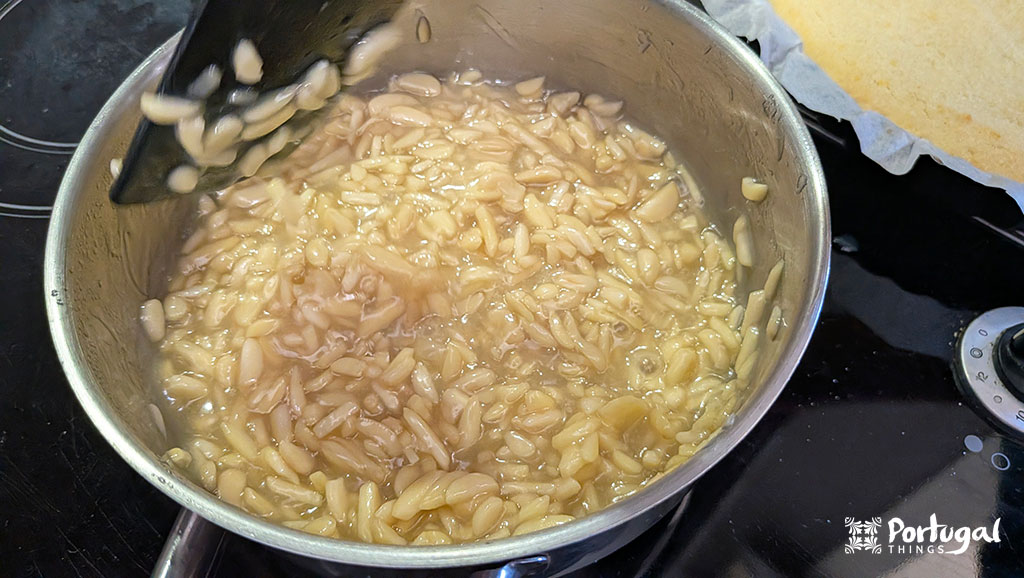 a mixture of slivered almonds, sugar, and butter to be caramelized in a pan