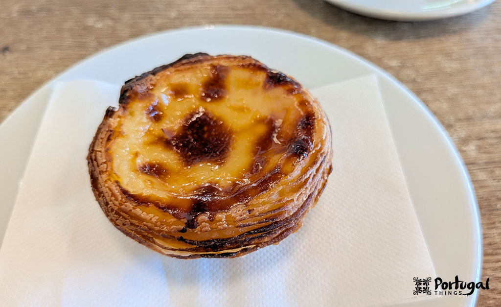 Lightly caramelized pastel de nata on a plate