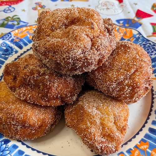 Rabanadas Poveiras – Receita Tradicional da Póvoa de Varzim 13 um prato com um monte de rabanadas poveiras