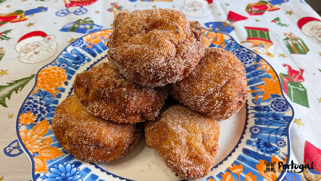 Rabanadas Poveiras – Traditional Portuguese Recipe from Póvoa de Varzim 1 Several Rabanadas Poveiras on a plate