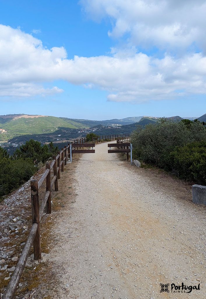 Porto de Mós Ecotrail: Trail, Tunnels, and Windmills 1 An unpaved trail lined by a wooden fence